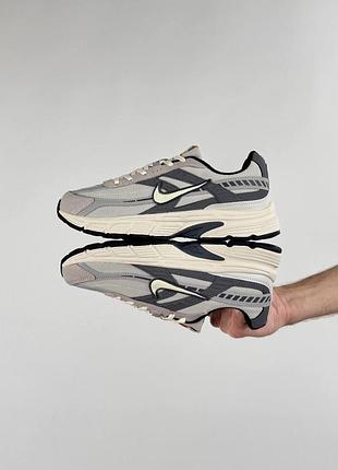 Nike initiator  light grey 2