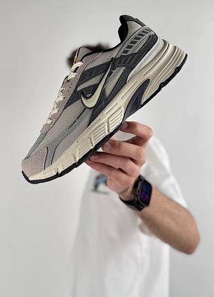 Nike initiator  light grey 4