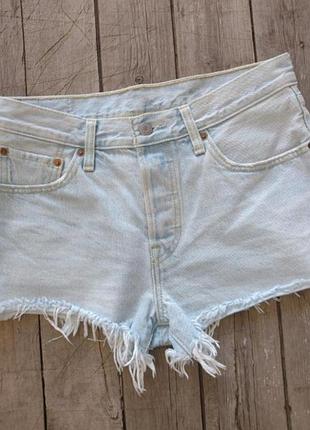Емчуг бренда levi's джинсовый