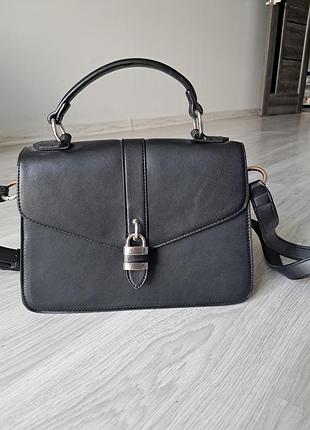 Черная сумка stradivarius
