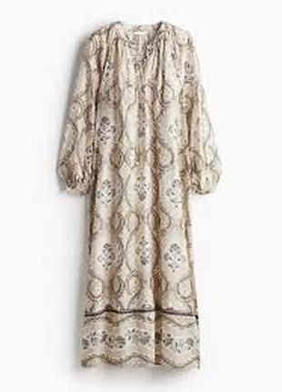 Длинное платье макси h&m выполнено из легкой вискозы с узором пейсли и разрезами по бокам