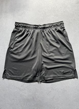 Оригінальні спортивні шорти nike dri fit
