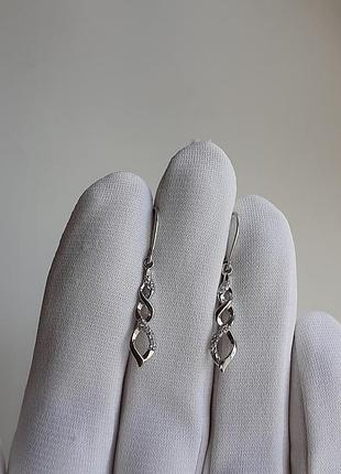 Нежные серебряные серьги