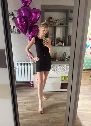 Дуже красиве коротке чорне плаття. позаду змійка , розмір с