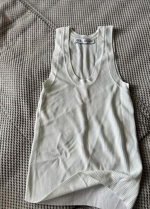 Біла майка з віскози в рубчик zara