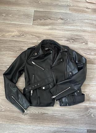 Чорна кожана куртка zara 🖤