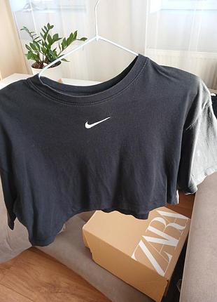 Футболка вкорочена nike