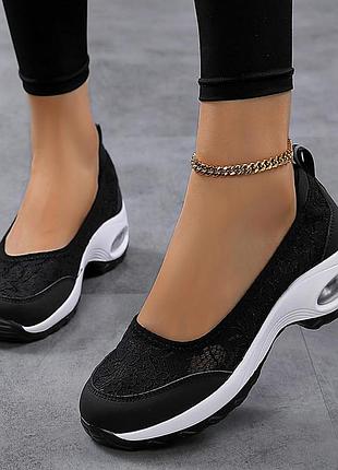 Спортивные туфли