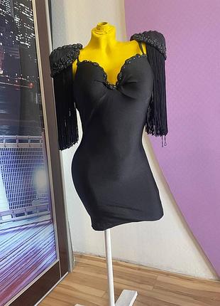 Эпатажное маленькое черное платье - настоящий вечерний эксклюзив! 🖤✨