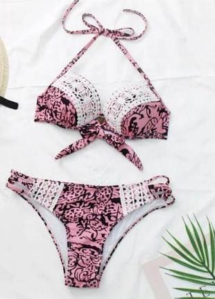 Стильний яскравий купальник