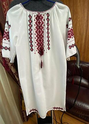 Вишивана сукня