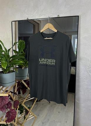 Спортивна футболка under armour heatgear з великим лого