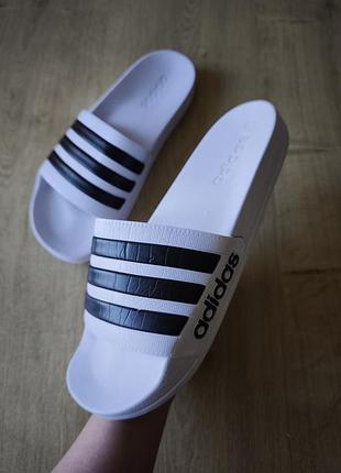 Круті чоловічі гумові шльопанці adidas, оригінал, модель 2022. розмір 42,5