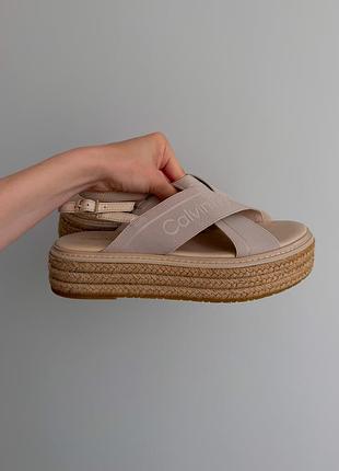 Босоніжки сандалі шльопанці плетена підошва платформа бежеві calvin klein 39 25 см