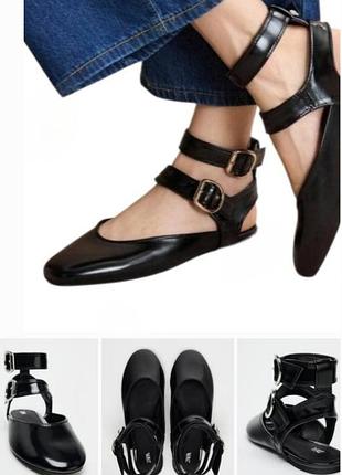 Чорні лакові босоніжки zara р.38