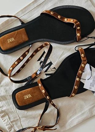 Сандалі zara р.39 з натуральної шкіри з ремінцями та заклепками у гладіаторському стилі