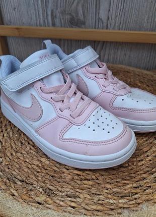 Дитячі кросівки nike розмір 28.5 в ідеальному стані.