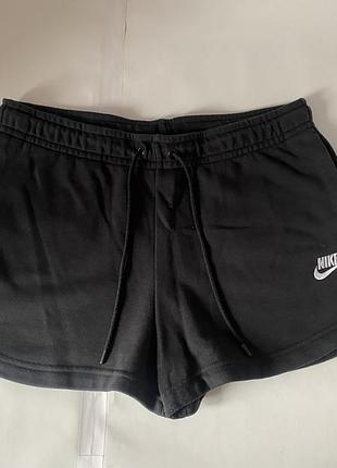 Жіночі спортивні шорти nike sportswear essential; розмір м, невеличка л; чёрные спортивные шорты nike с регулируемым шнурком