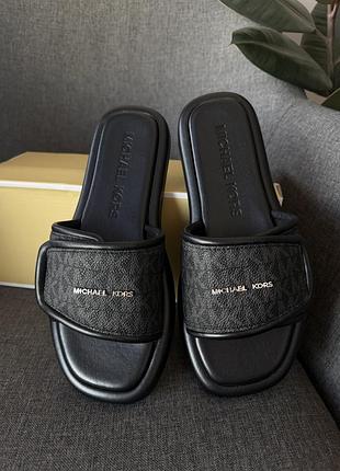Шльопанці michael kors