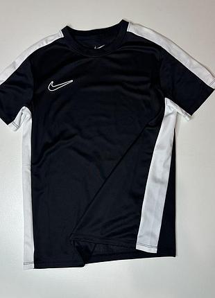 Nike оригинальная крутая с перфорацией спортивная футболка