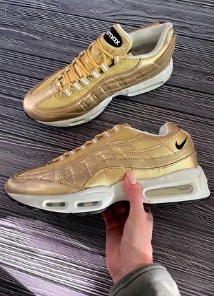 Кроссовки nike  с нюансом