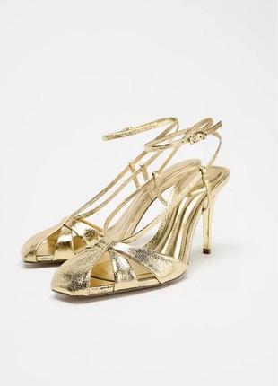 Золоті босоніжки zara