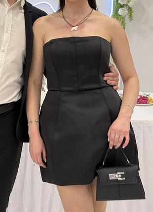 Чорна сукня футляр