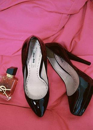 Жіночі оригінальні туфлі miu miu