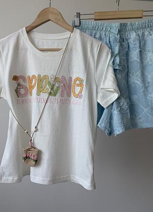 Футболка з принтом spring італія з сумочкою нова біла