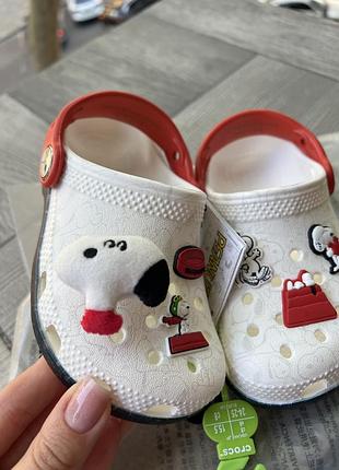 Дитячі крокси crocs classic peanuts clog. лімітована модель, розмір с8. оринінал. 15 см устілка, 25 розмір
