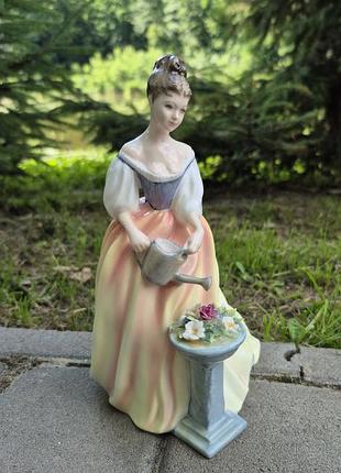Фарфоровая коллекционная статуэтка олександра royal doulton