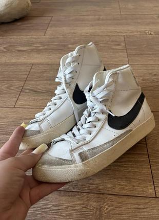 Nike blazer low