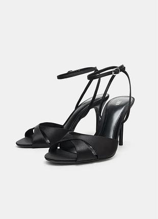 Босоніжки атласні zara
