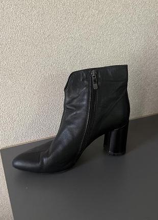 Кожаные ботильоны