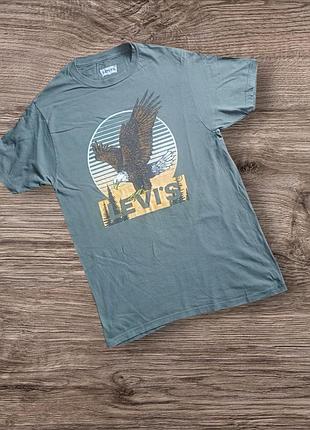 Мужская футболка в оливковом цвете от levis