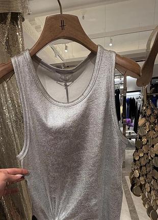Крута металлік майка топ срібна в рубчік zara зі срібною люрексною ниткою