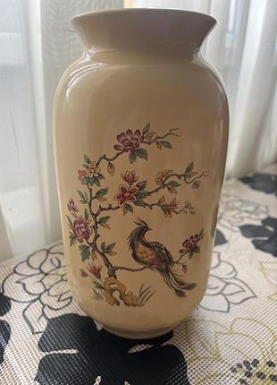 Вінтажна керамічна ваза має витончений розпис виробництва prinknash pottery з глостера, англія