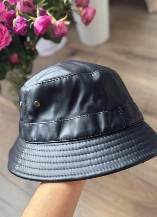 Zara шкіряна шапка