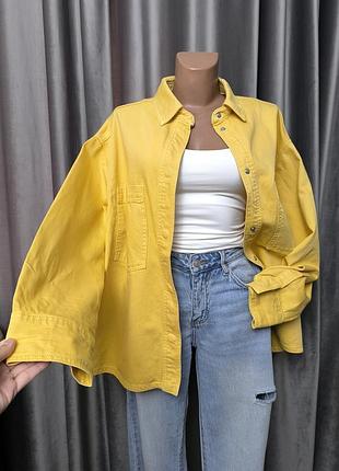 Стильна джинсова оверсайз куртка сорочка zara із великими накладними кишенями