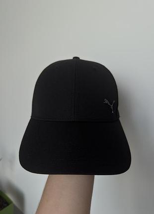 Чорна кепка puma