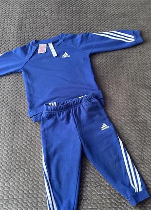 Спортивний костюм adidas на малюка