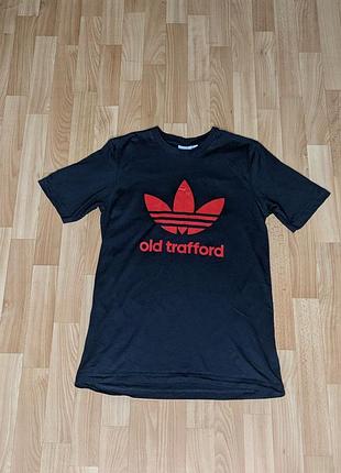 Oлекционная футболка adidas originals manchester united «old trafford»