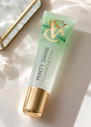 Блеск для губ minty shine flavored lip gloss victoria`s secret
оригинал из сша