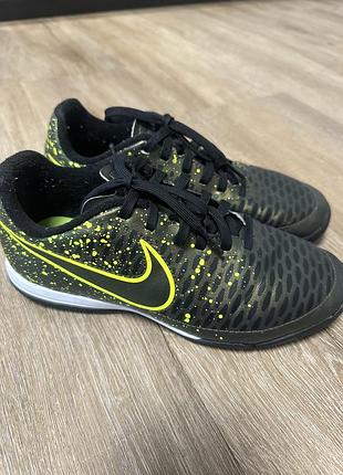 Кросівки футзалки дитячі nike 36,5-23,5 см