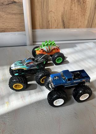 Monster trucks hot wheels набір
