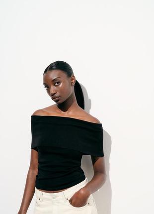 Актуальний топ з відкритими плечима zara