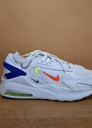 Яркие фирменные кроссовки nike