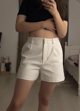 Білі бермуди zara