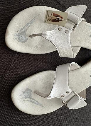Шльопанці- вʼєтнамки ( нові) hush puppies жіночі, шкіра, білі.