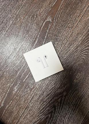 Коробка від оригінальних навушників apple